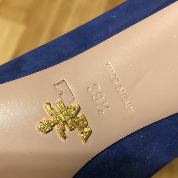 Prada Suede Pumps EU Size 39.5 Blue Color, Leather Trim, Tound Toe - Picture 7 of 9